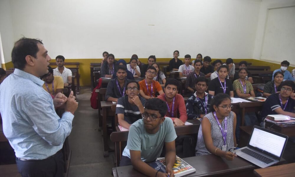 college classroom attendance students sitting lecture india university