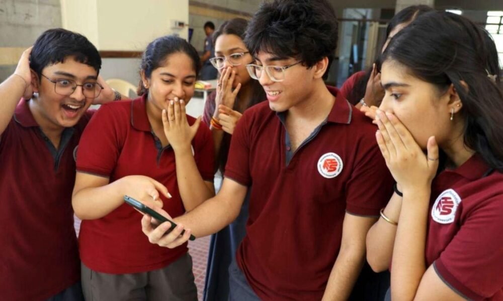Maharashtra HSC result 2026 students checking board results online
