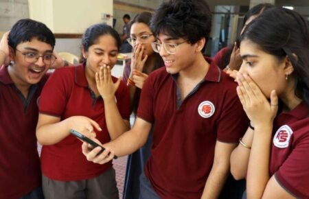 Maharashtra HSC result 2026 students checking board results online